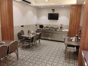 hotel imperial suites airoli