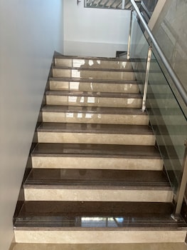 hotel imperial suites airoli