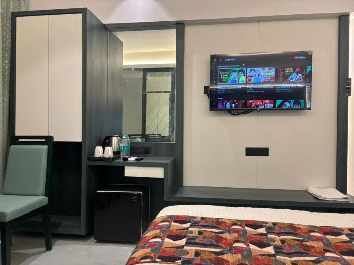 hotel imperial suites airoli
