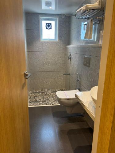 hotel imperial suites airoli