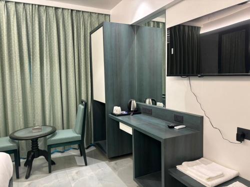 hotel imperial suites airoli