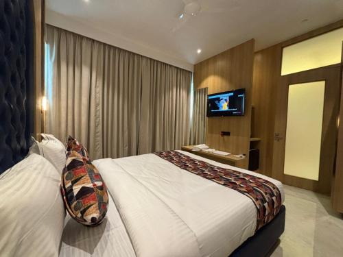 hotel imperial suites airoli