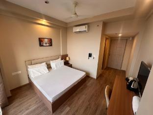 richas home near india expo mart