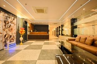 Madhuram Hotel ,,3 star