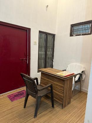Shri Raghuveer Guest House,Rajendra Niwas Tulsi Nagar Ayodhya,5 star