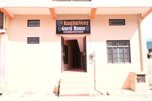 Shri Raghuveer Guest House,Rajendra Niwas Tulsi Nagar Ayodhya,5 star