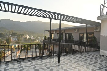 Aarush Hotel & Resort,,3 star