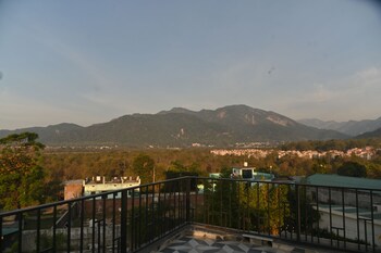 Aarush Hotel & Resort,,3 star
