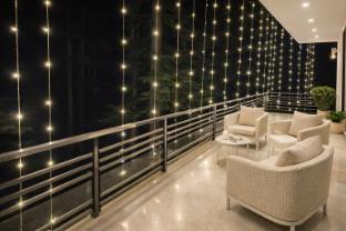 cloudborn rooftop lounge and stay