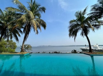 The Postcard On The Mandovi River,,5 star