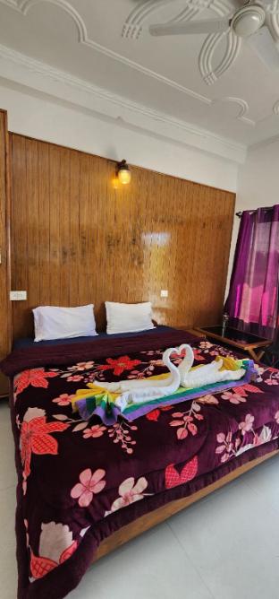 monal cafe and homestay
