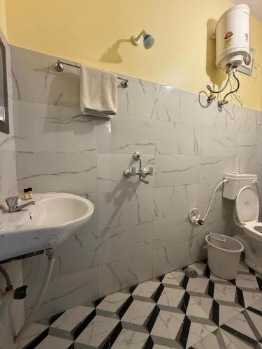 hotel magadh crystal