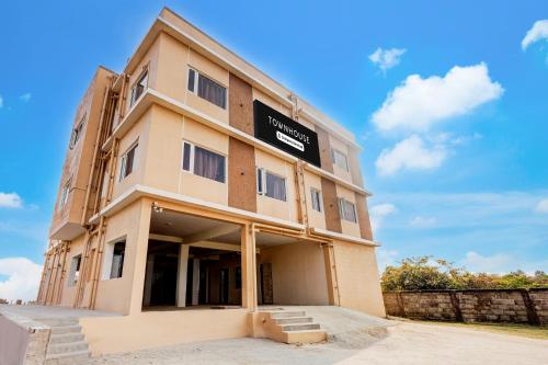 townhouse it chennai formerly radha jayam residency