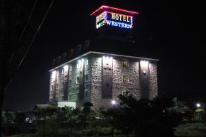 Western Hotel,Near The Airport,3 star