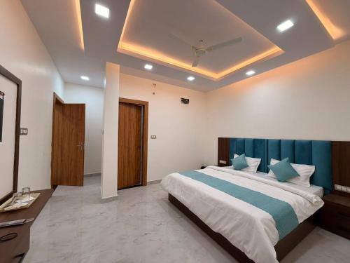 hotel betwa sarowar