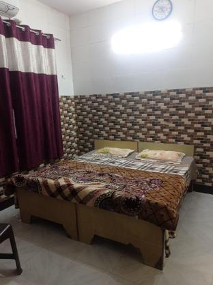 Pitambra Dham Vrindavan,,5 star