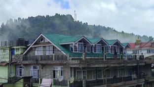 foggy hills darjeeling