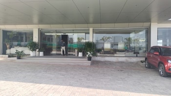 Courtyard Oasis,,3 star