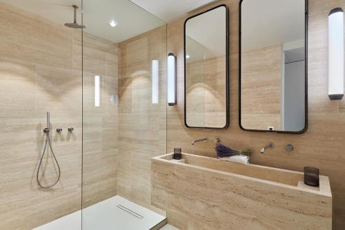 sublim apartment on avenue montaigne eiffel tower