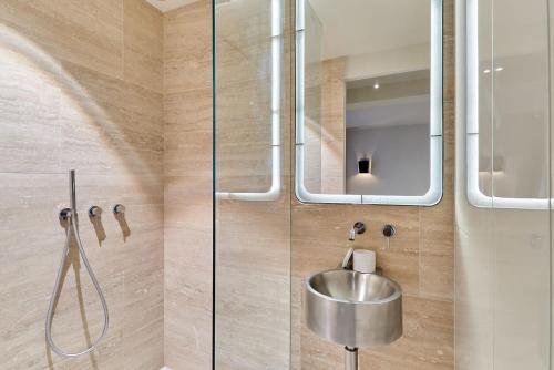 sublim apartment on avenue montaigne eiffel tower