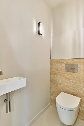 sublim apartment on avenue montaigne eiffel tower