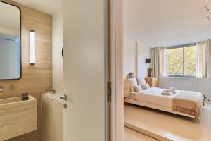 sublim apartment on avenue montaigne eiffel tower