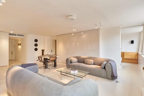 sublim apartment on avenue montaigne eiffel tower