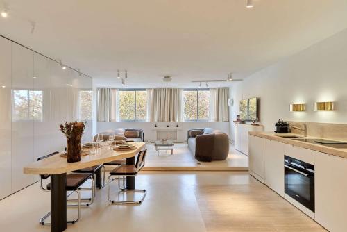 sublim apartment on avenue montaigne eiffel tower