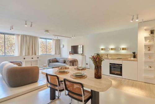 sublim apartment on avenue montaigne eiffel tower