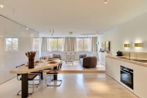 sublim apartment on avenue montaigne eiffel tower