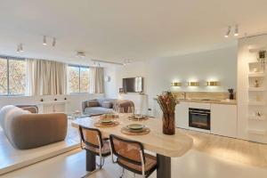 sublim apartment on avenue montaigne eiffel tower