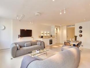sublim apartment on avenue montaigne eiffel tower