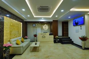 madura grandeur