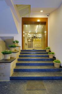 madura grandeur