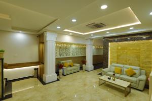madura grandeur