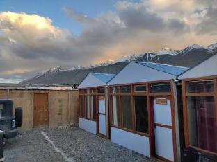alpine cottage pangong