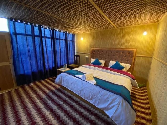 alpine cottage pangong