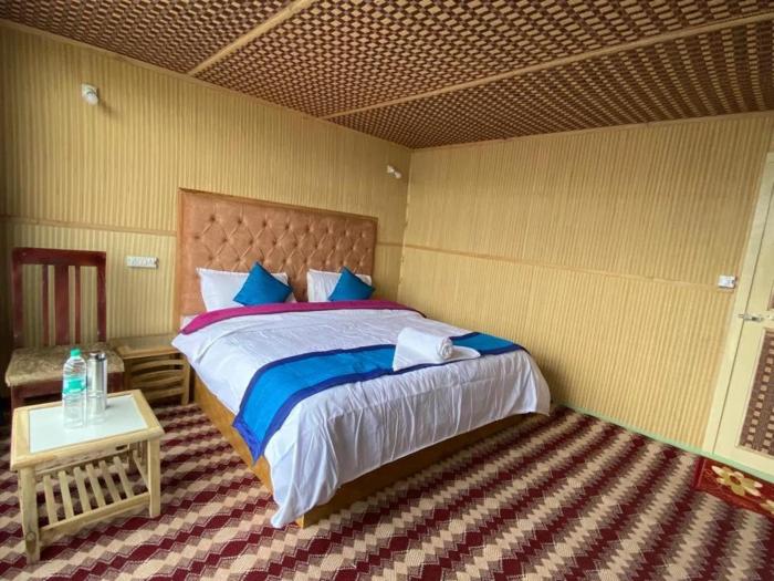 alpine cottage pangong
