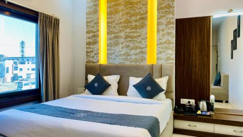 hotel madhur pithampur