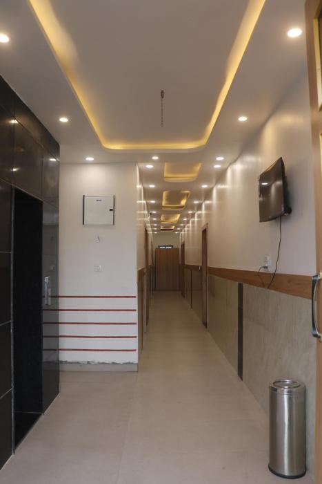 hotel lakhdatar