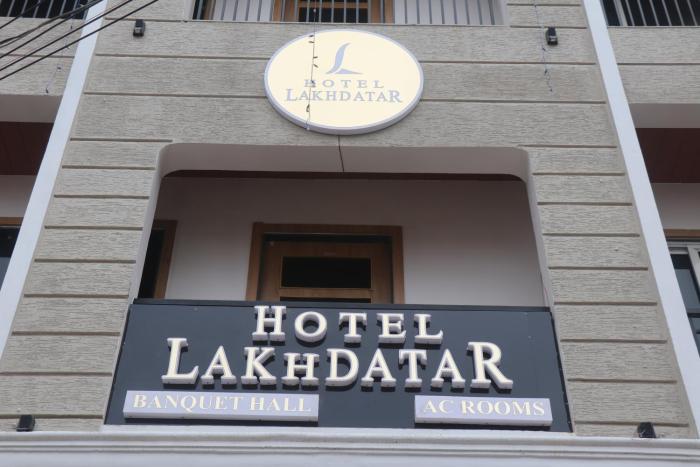 hotel lakhdatar