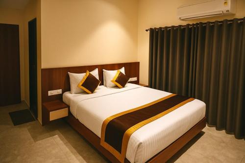 Hotel Shree Abhishek,,3 star