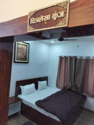 saket nikunj home stay vrindavan
