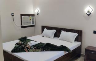 Hotel Rs Palace,,5 star