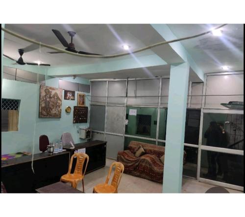 shree radhe krishna guest house