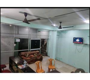 shree radhe krishna guest house