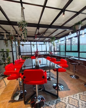 hotel flamount arka studios