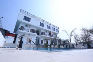 corbett caves resort