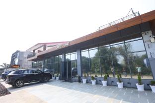 corbett caves resort
