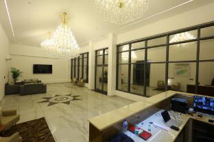 corbett caves resort